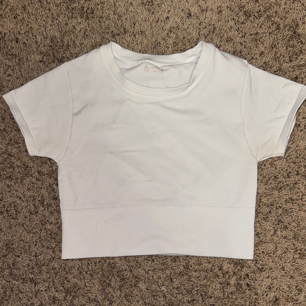 Offline by Aerie White Cropped Women’s Athletic Top